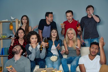 Futbol izlerken maç hayranları