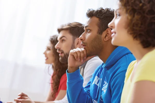 Los fanáticos del fútbol viendo partido — Foto de Stock