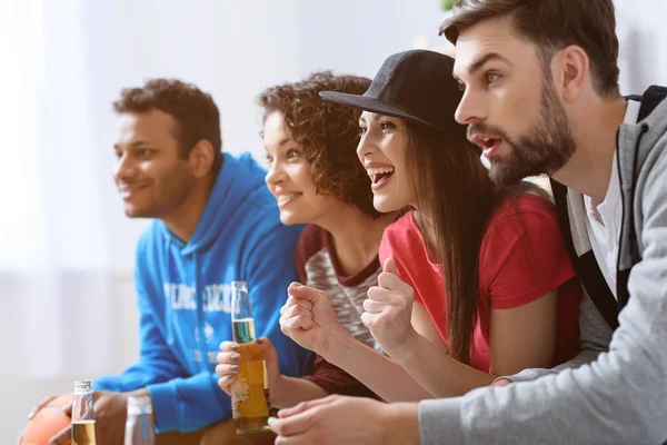 Friends watching sport on TV — Stock Photo, Image