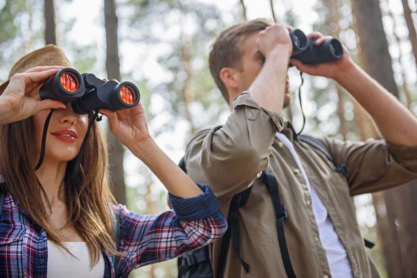 Söt par att göra turistiska resor — Stockfoto