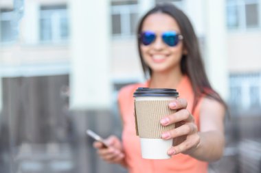 Sıcak içecek ile kendinize yardım edin