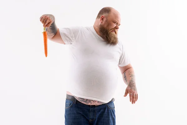 Al gordo no le gusta la zanahoria. — Foto de Stock