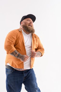 Umutsuzca çığlık öfkeli kalın adam