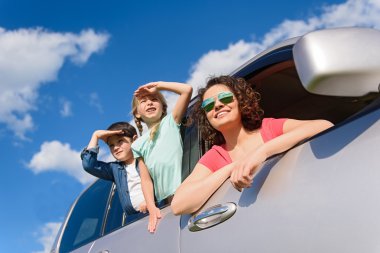 mutlu aile Road trip ve yaz tatil keyfi