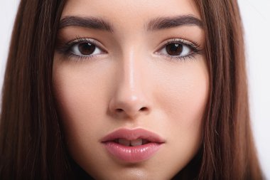 Baştan çıkarıcı bir görünüme sahip güzel kız