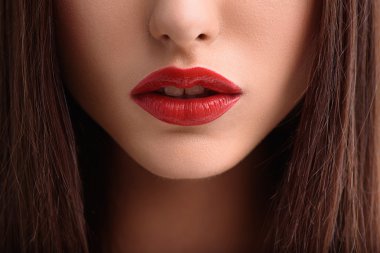 Mükemmel makyaj ile çekici kız