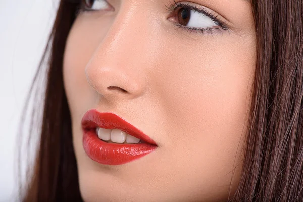 Linda chica con labios rojos coqueteando —  Fotos de Stock