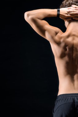 Eğitimli cesedini gösterilen adam uygun