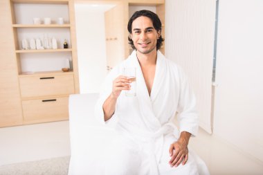 Mutlu adam spa prosedürü nden sonra istirahat