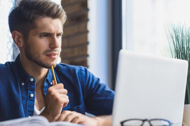 serbest meslek işi yapmak için beyin fırtınası