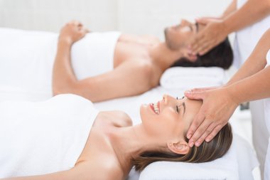 Mutlu çift Spa'da masaj yaptırdığım
