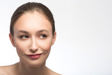 Şık gülümseme ile güzel kız