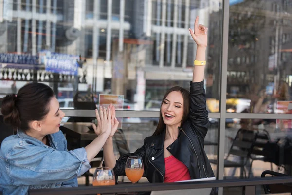 eğlenceli bir kız açık havada zaman