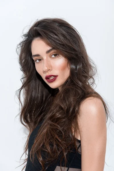 Portrait of a young astonished brunette looking into camera — Stock Photo, Image