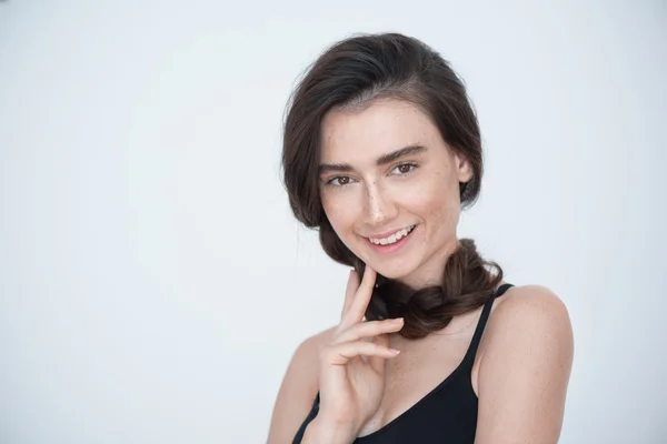 Menina com pigtail isolado no fundo branco — Fotografia de Stock