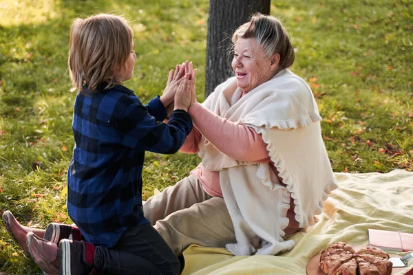 Boy playing with hands with his granny — Stock Photo, Image