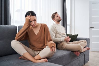 Kavgadan sonra ağlayan kadın