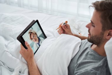 İnsan vücut ısısını ölçer