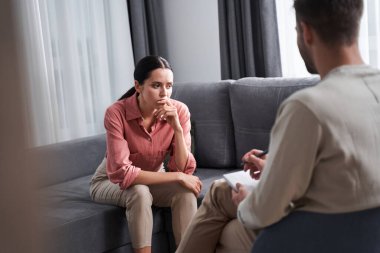 Hasta umutla bakıyor.