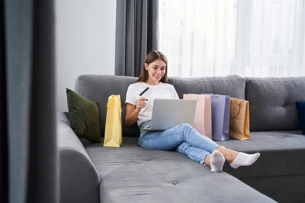 Woman having online shopping — Stock Photo, Image