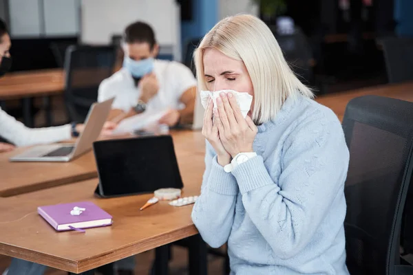 Woman sneezing in paper wipe — Stock Photo, Image