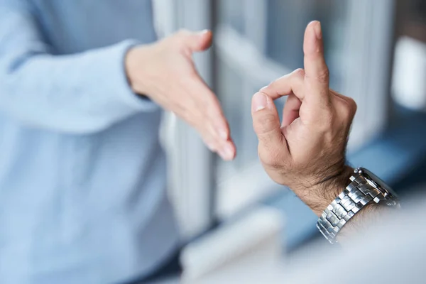 Saludo informal de los empresarios — Foto de Stock