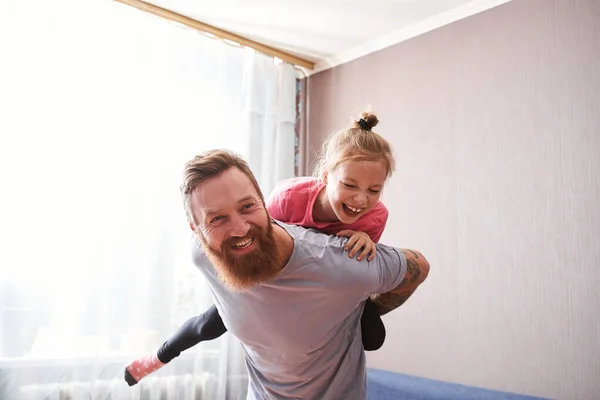 Father and his lovely daughter are laughing out loud — Stock Photo, Image