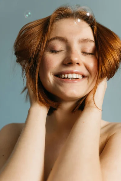 Ginger woman with naked shoulders smiling with closed eyes — Stock Photo, Image