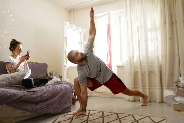 Man keep balance in yoga pose, while standing and stretching — Stock Photo, Image