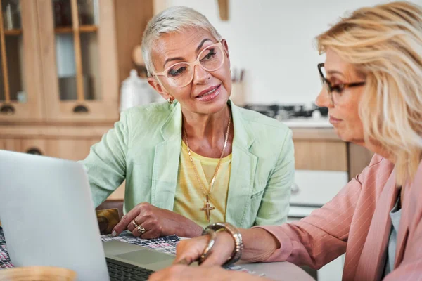 Vänner börjar handla — Stockfoto