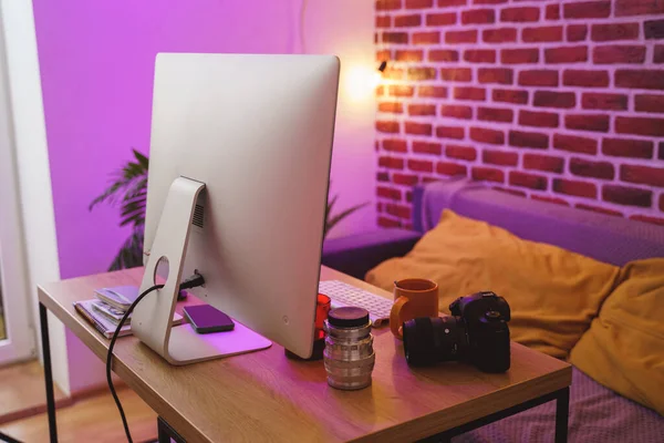 Vista del posto di lavoro del fotografo professionista — Foto Stock