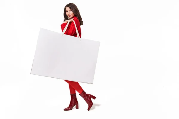 Ragazza in possesso di grande shopping bag bianco con acquisti — Foto Stock