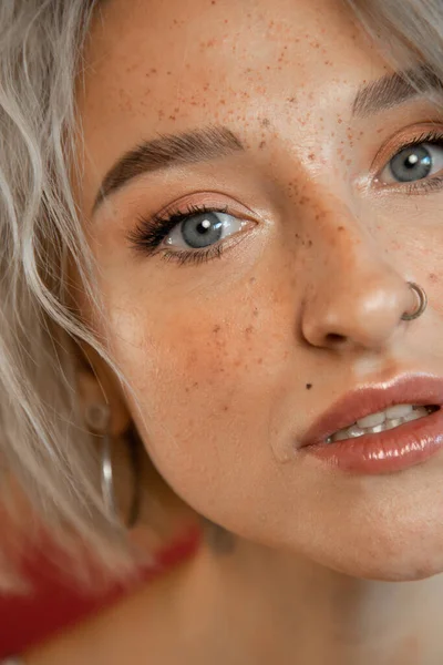 Woman with freckles skin standing in front of camera — Stock Photo, Image