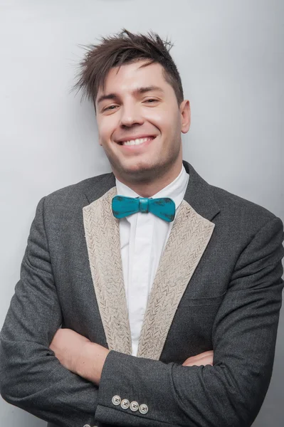 Sorrindo homem olhando para a câmera — Fotografia de Stock