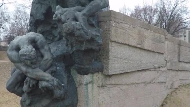 Smooth view from  top the monument of shooting Jews in Kiev — Stock Video