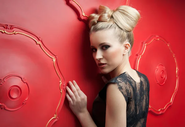 Pretty lady with cool hairstyle — Stock Photo, Image