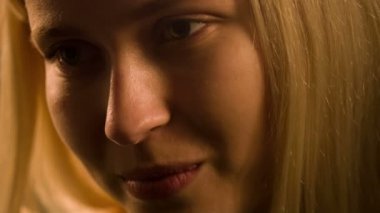 güzel kız makyaj olmadan