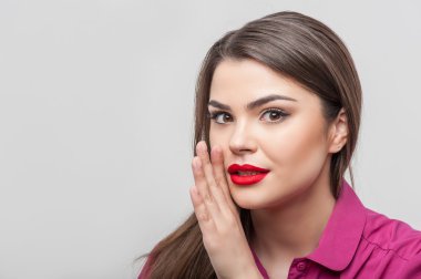 Güzel kız tv gazeteci bir sır söylemek