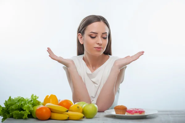 Pretty young woman wants to eat sweet food — Stock Photo, Image