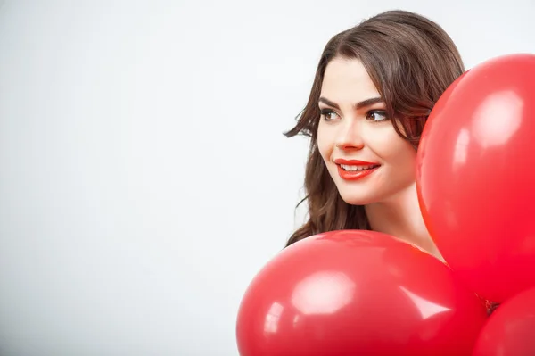 Menina atraente com sorriso bonito está comemorando — Fotografia de Stock