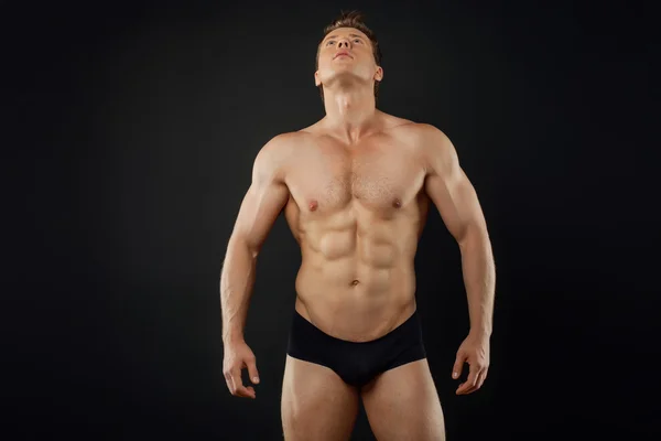 Attractive young sportsman is showing his perfect body — Stock fotografie