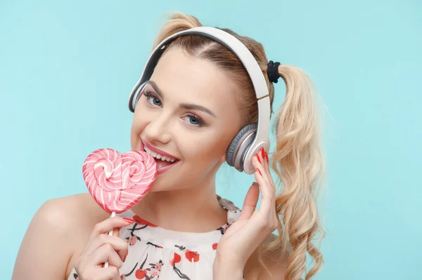 Attractive young woman is relaxing with candy — Stock Fotó