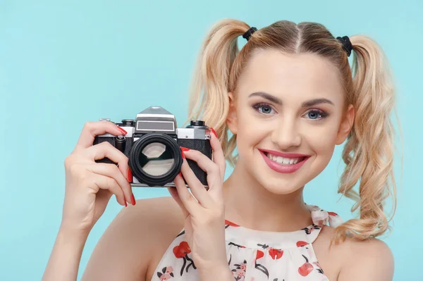 Cheerful young woman is photographing something interesting — Stockfoto