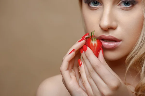 Beautiful healthy girl with red sweet fruit — Φωτογραφία Αρχείου