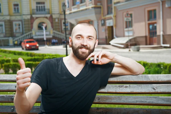 Cheerful young man with beard and positive emotions — Stockfoto