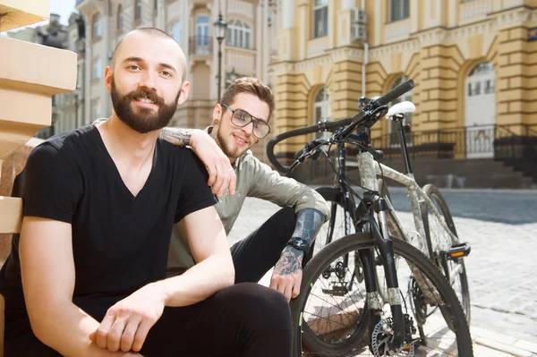 Cheerful young friends are having rest after cycling — Stockfoto