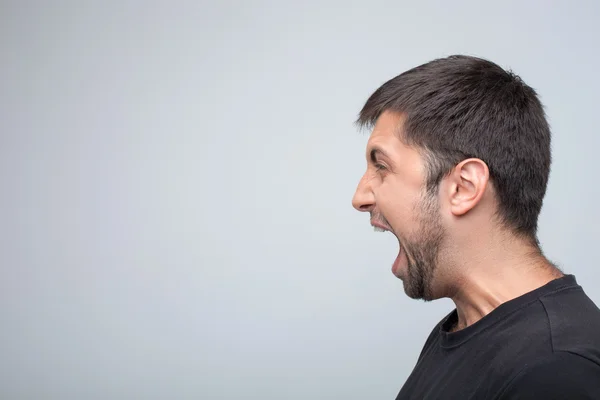 Chico joven está expresando sus emociones negativas — Foto de Stock