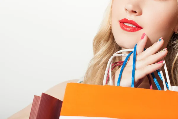 Mujer rubia bastante saludable después de ir de compras —  Fotos de Stock