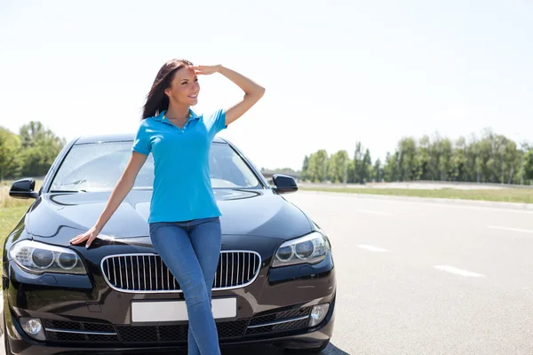 Cheerful young woman is relaxing on the road — Stock Photo, Image