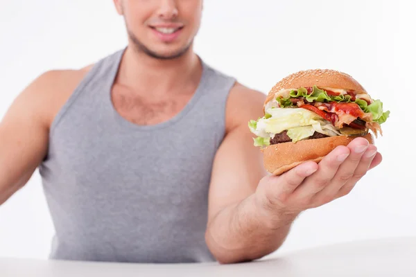 мужчина на кухне. мужчина предлагает еду. мужчина предлагает еду. мужчина предлагает еду. мужчина предлагает еду.